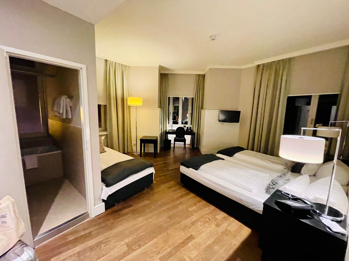 Victoria Hotel — 1