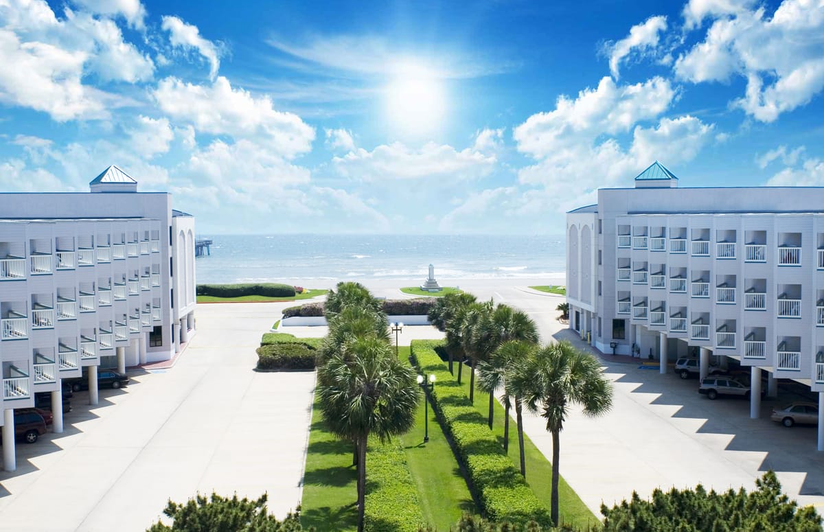 Casa Del Mar Beachfront Suites — 2