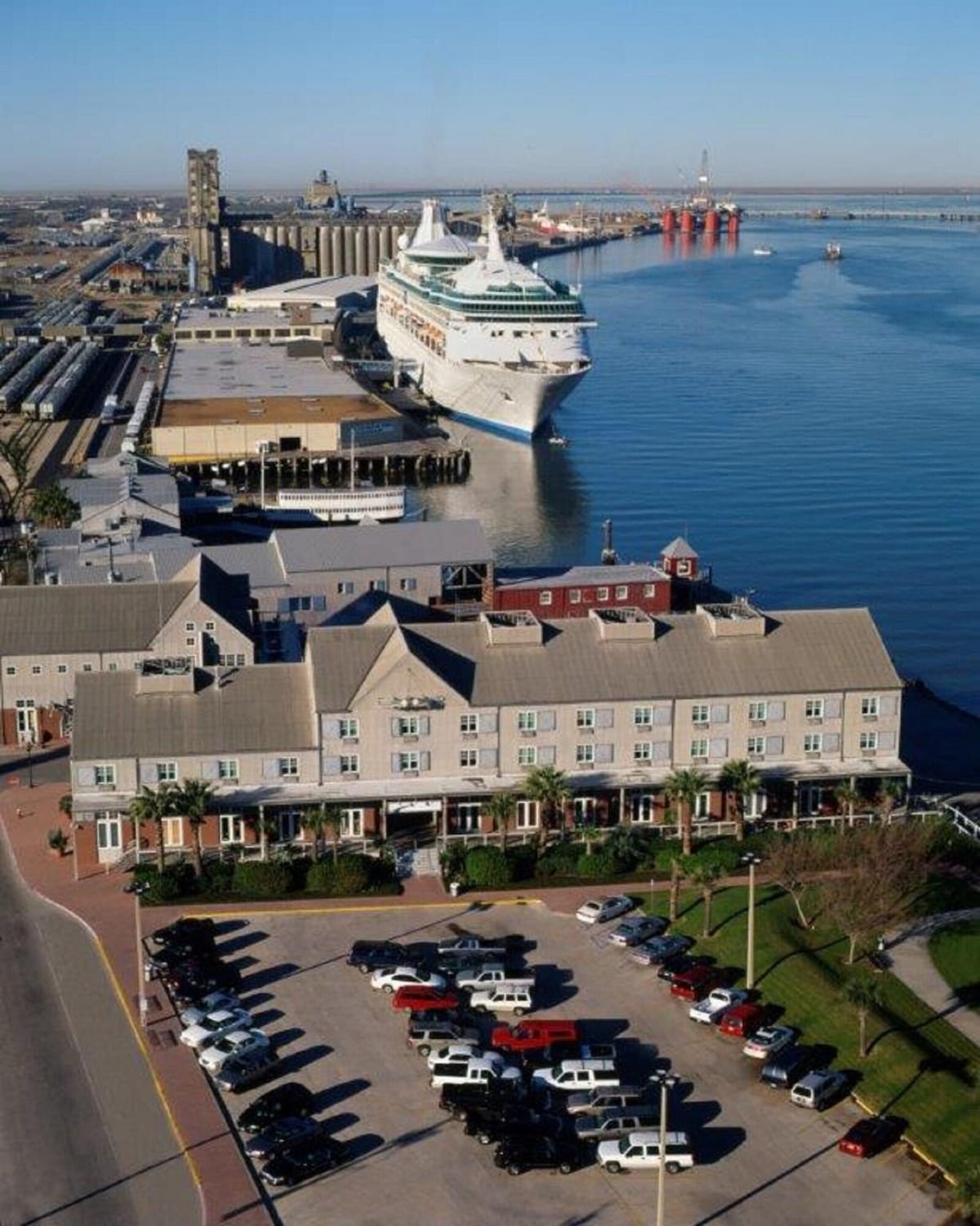 Harbor House Hotel & Marina at Pier 21 — 3