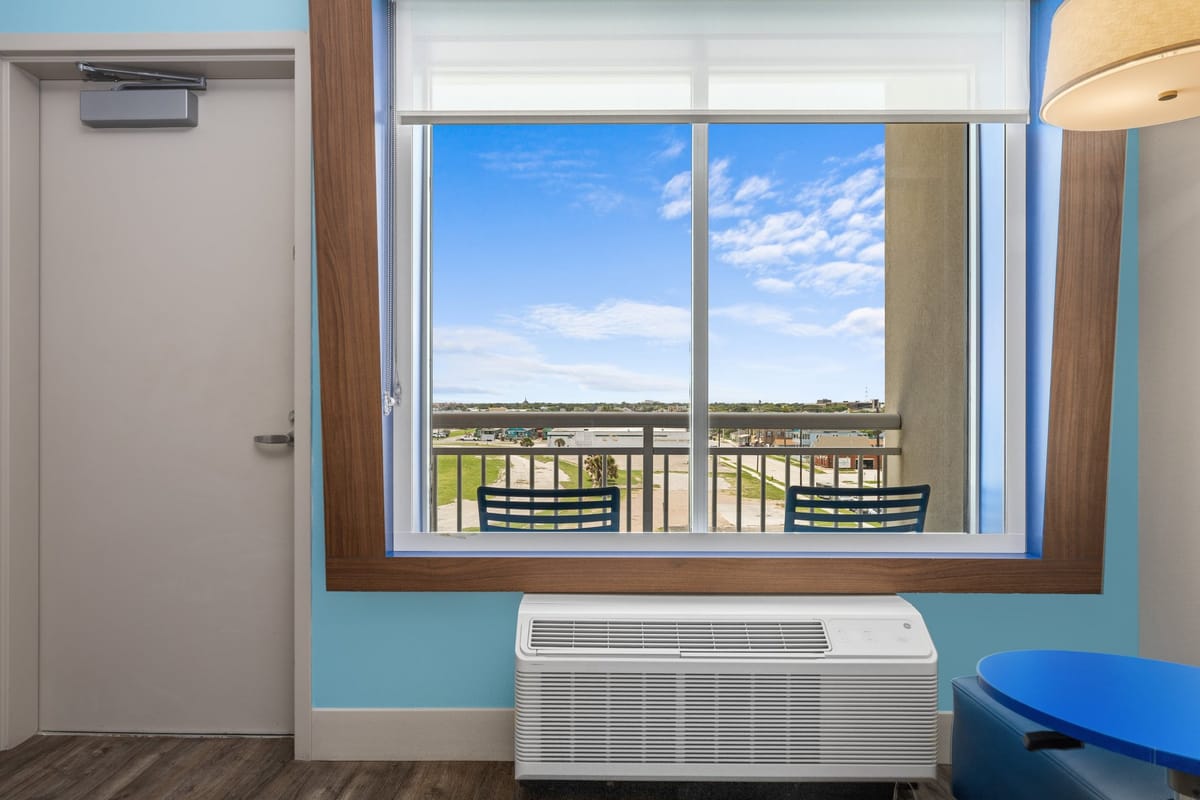 Holiday Inn Express & Suites Galveston Beach by IHG — 5