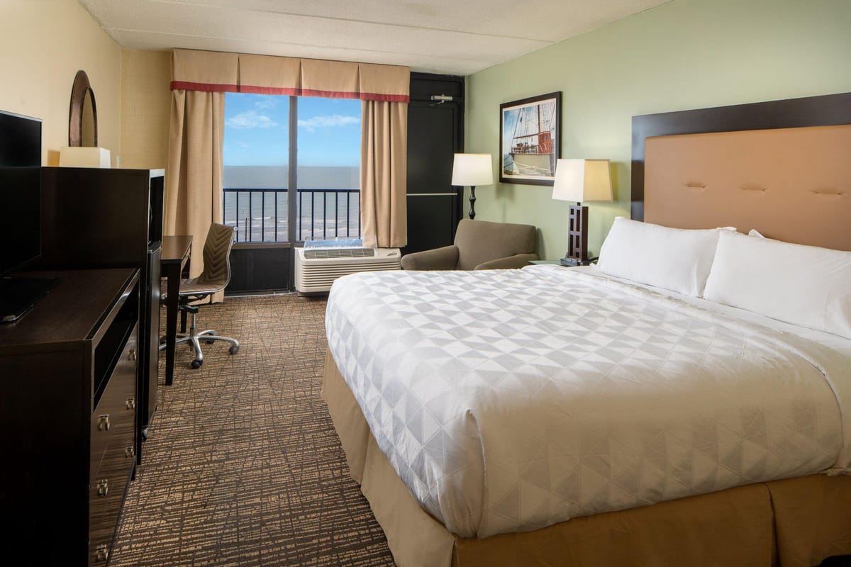 Holiday Inn Resort Galveston-on the Beach by IHG — 3