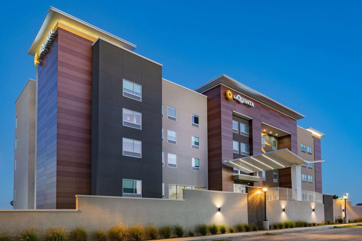La Quinta Inn & Suites by Wyndham Galveston North at I-45 — 1