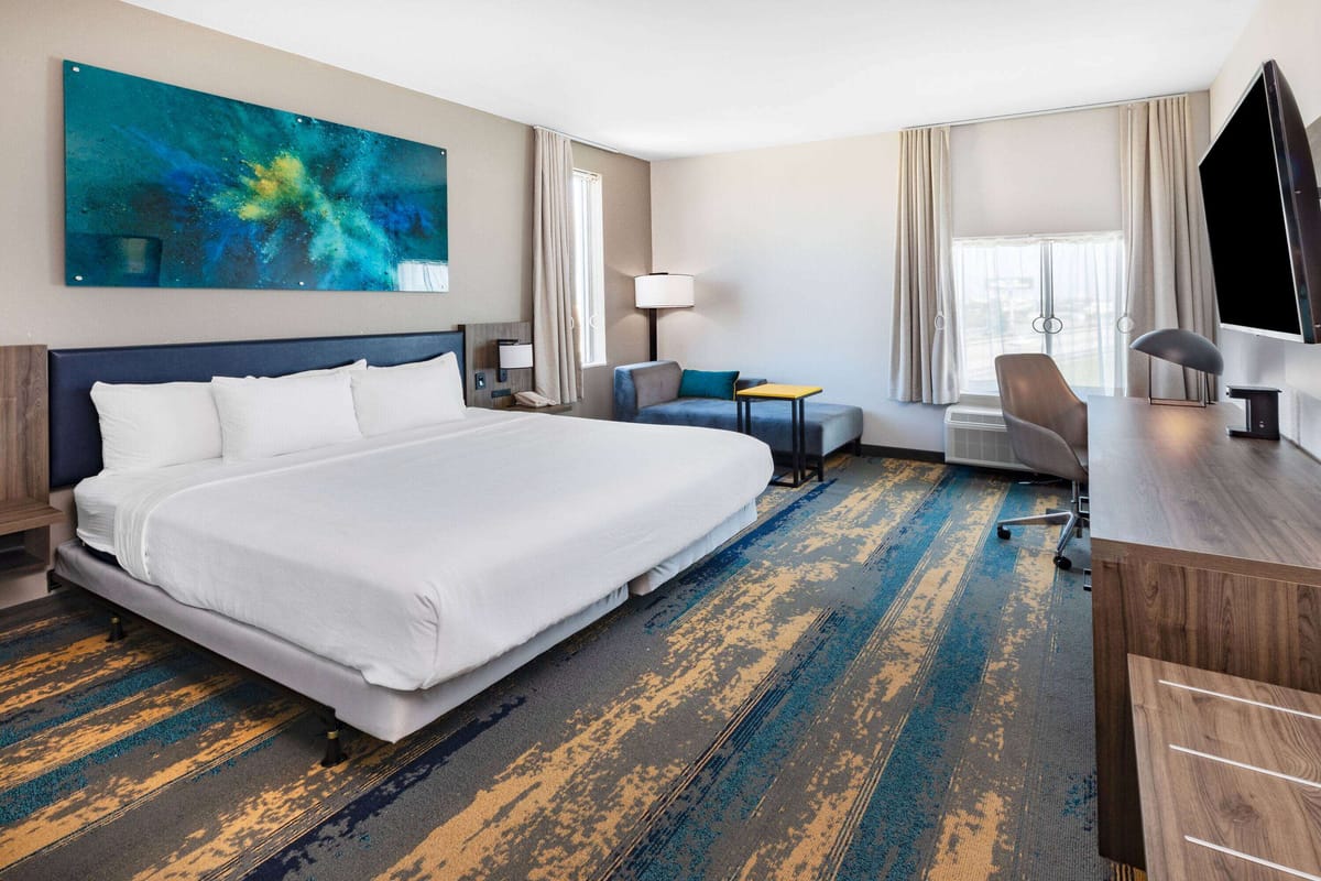 La Quinta Inn & Suites by Wyndham Galveston North at I-45 — 2