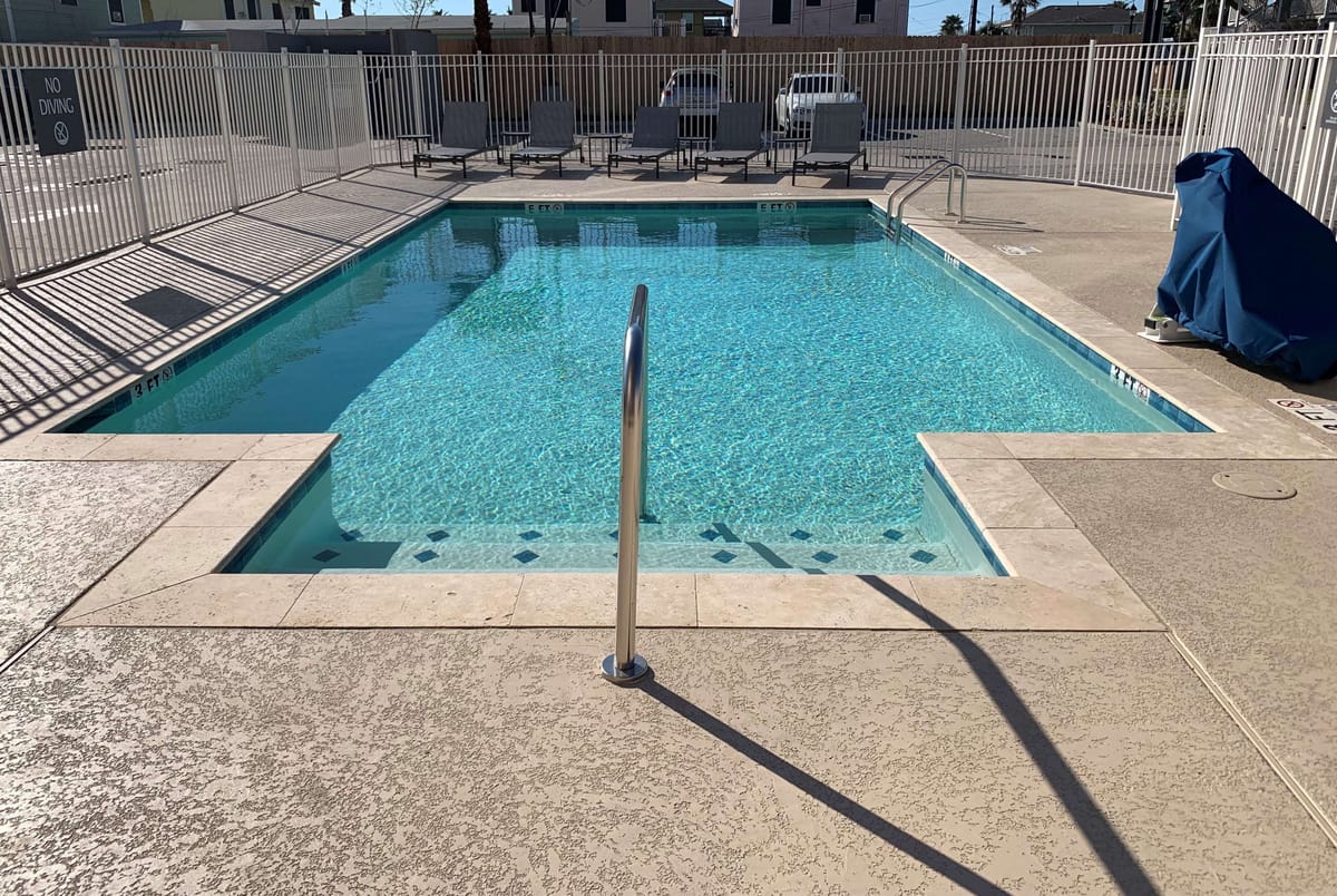 La Quinta Inn & Suites by Wyndham Galveston North at I-45 — 4
