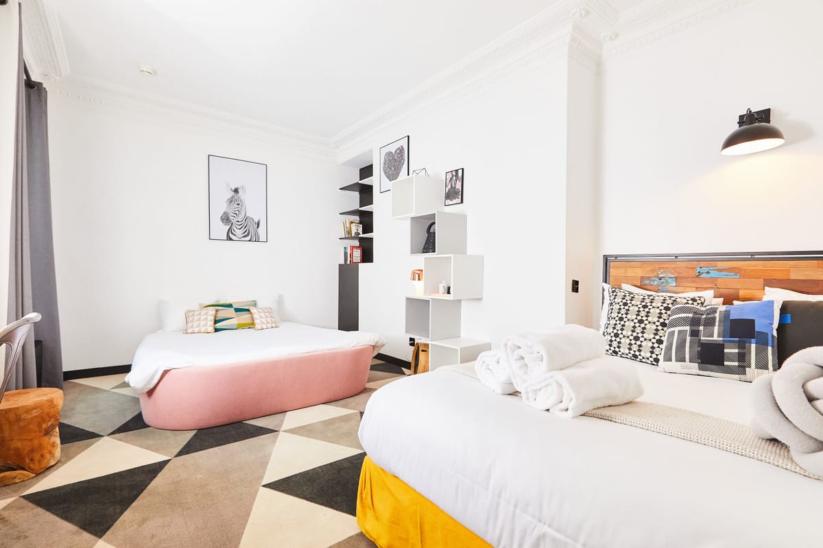 Hotel Madrigal — 1