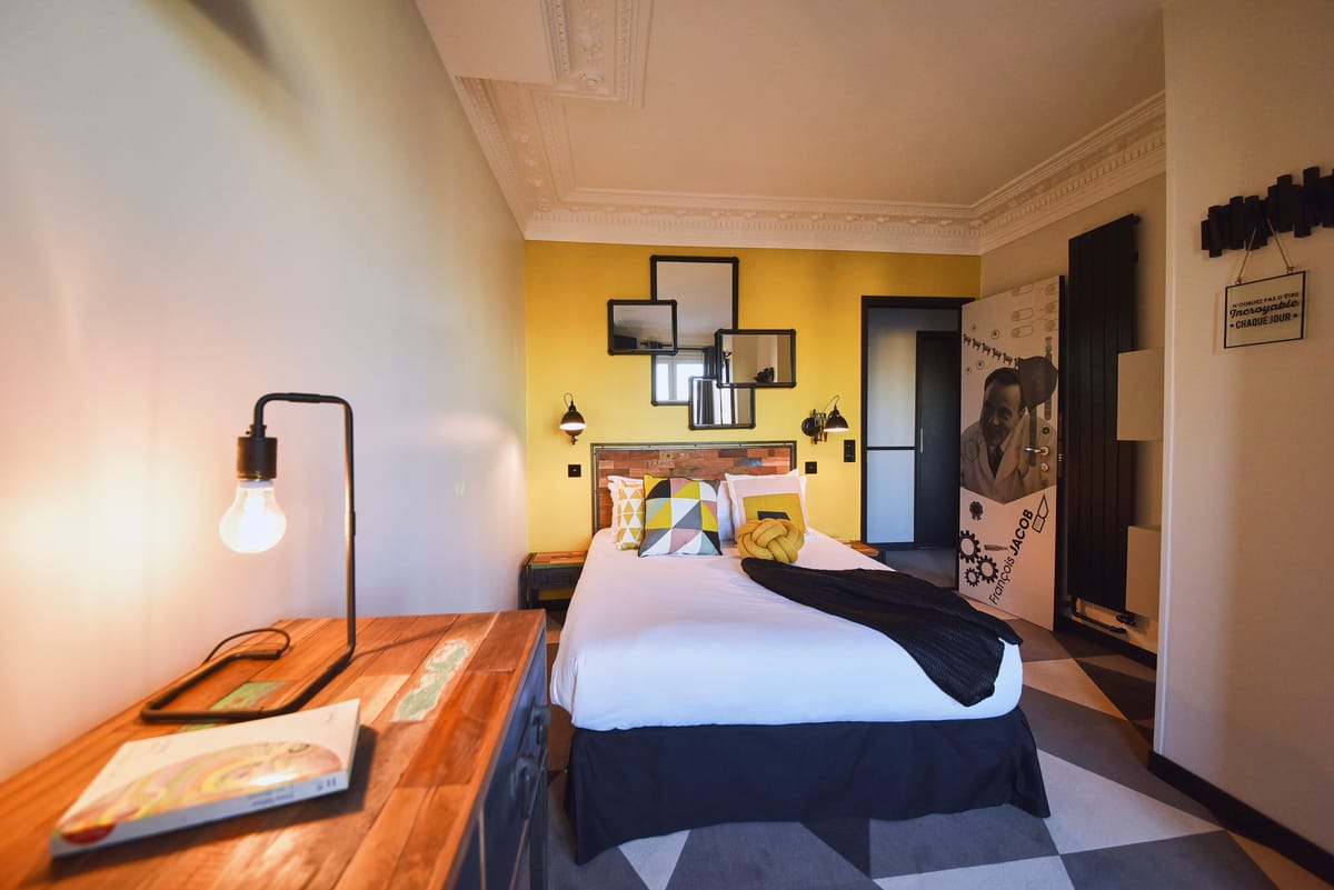 Hotel Madrigal — 2