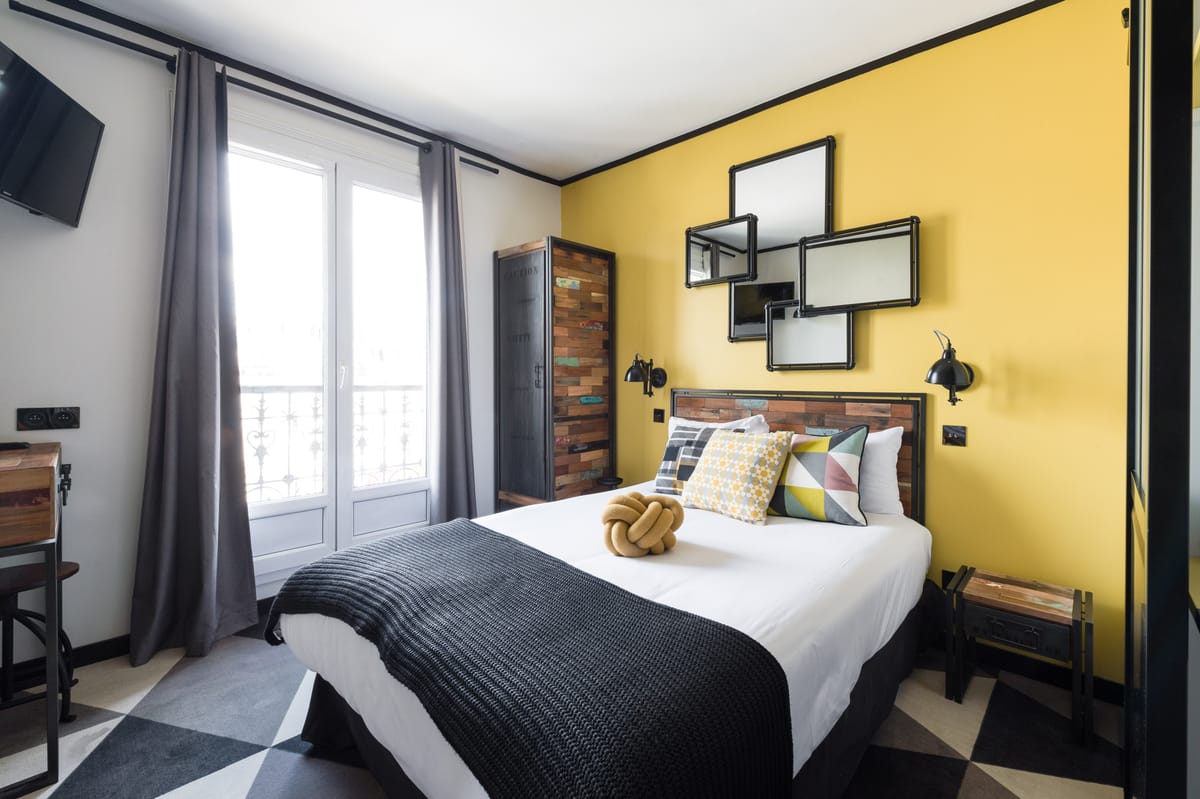 Hotel Madrigal — 4
