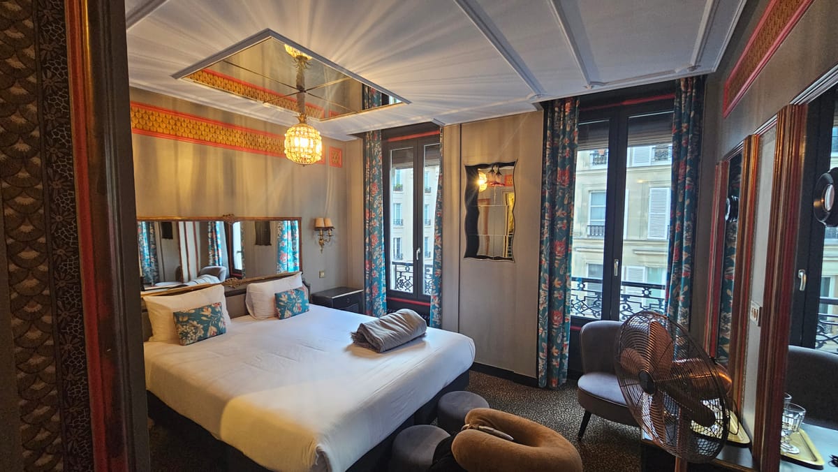 La Mondaine — 1