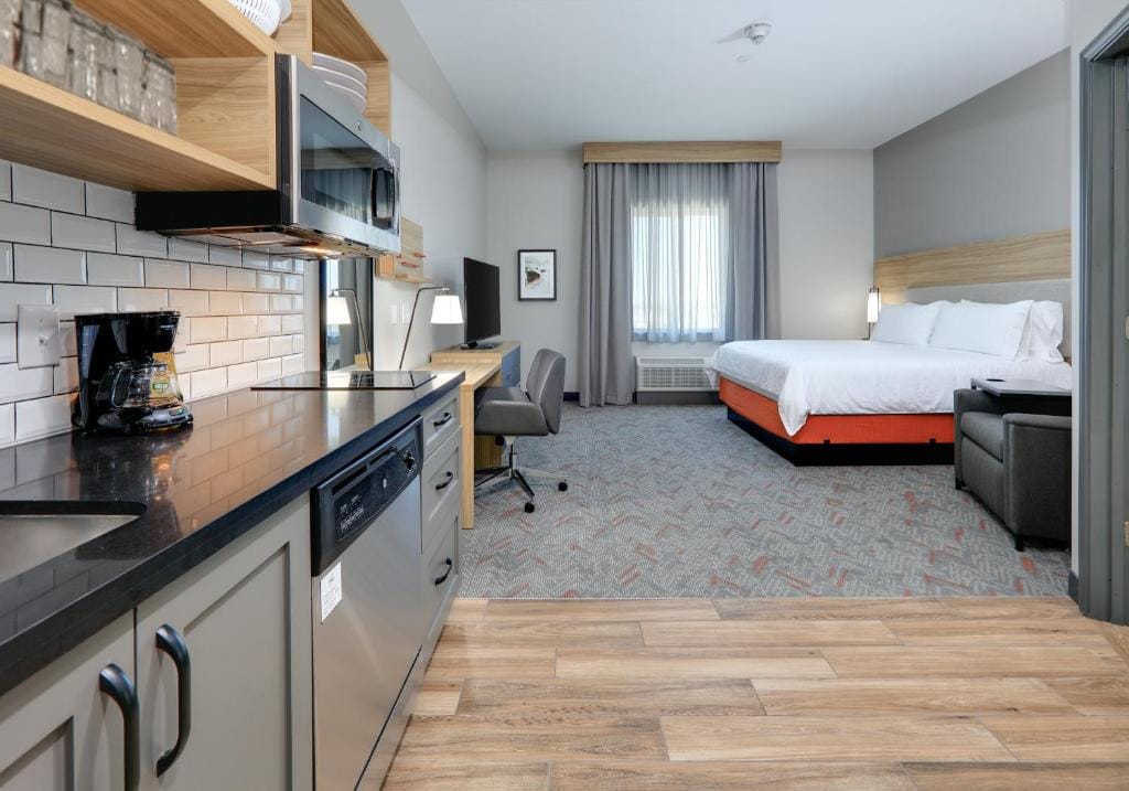 Candlewood Suites DFW West - Hurst by IHG — 2