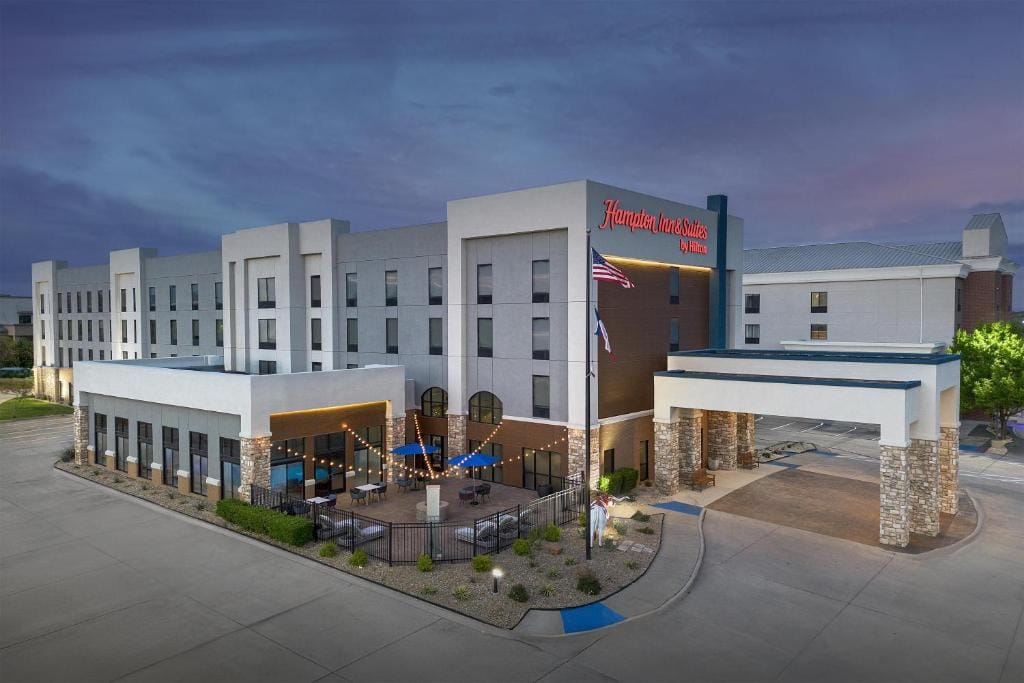 Hampton Inn & Suites Dallas-DFW Airport Hurst — 1