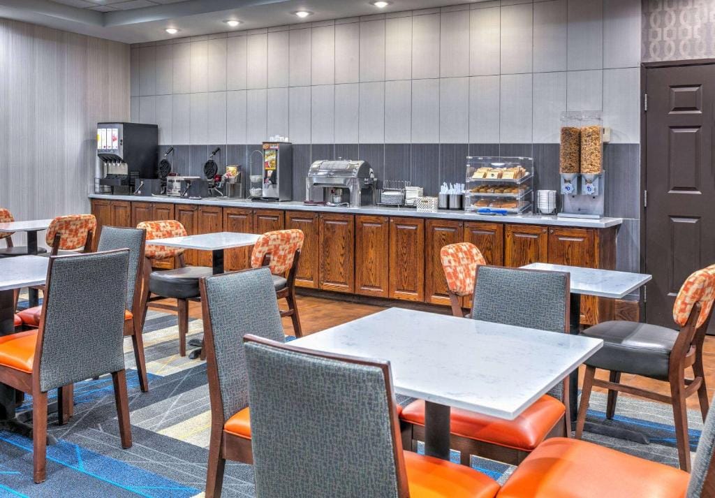 La Quinta by Wyndham Fort Worth NE Mall — 5