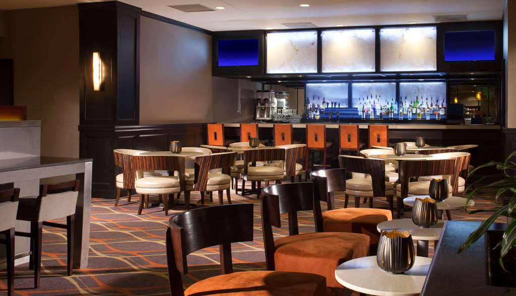 Embassy Suites by Hilton Austin Arboretum — 4