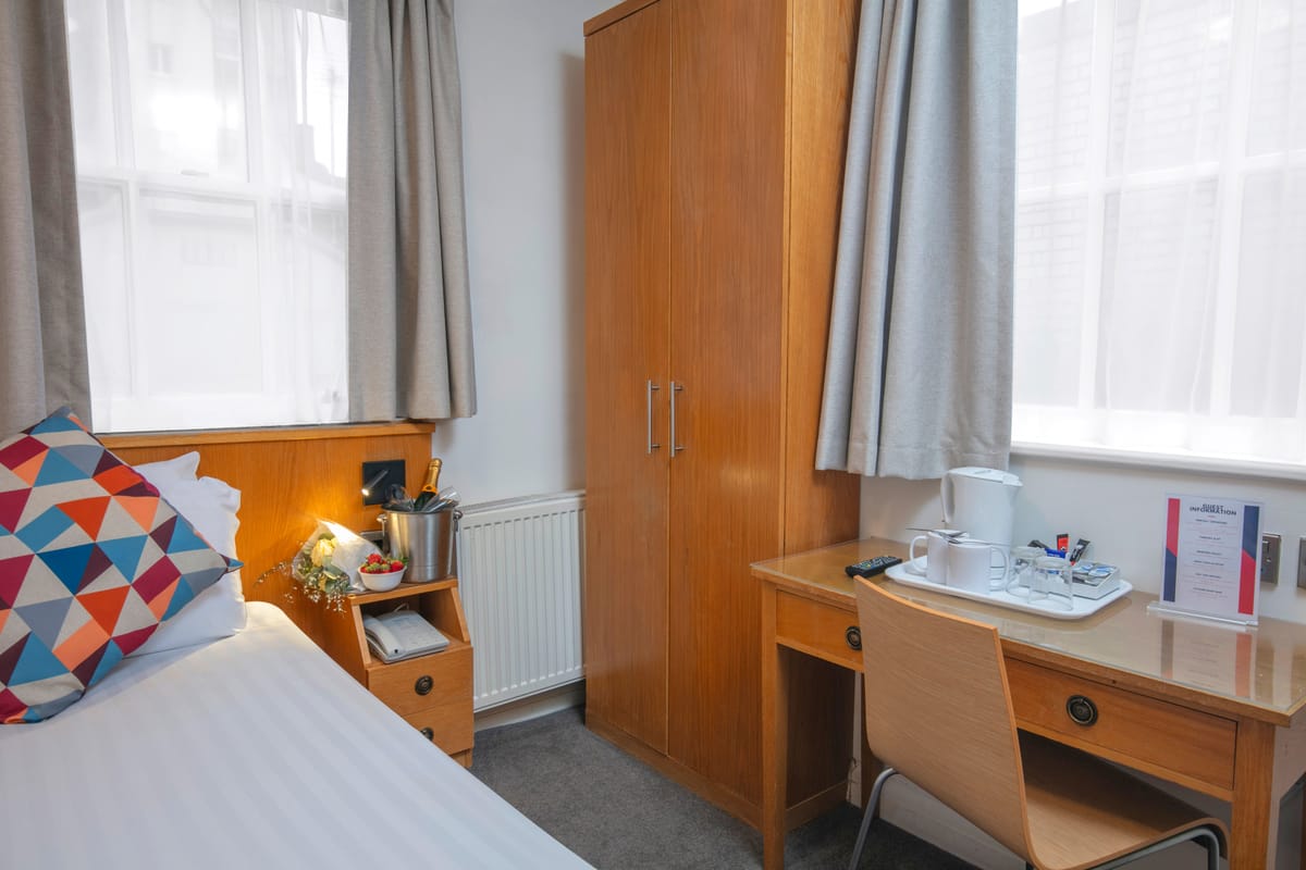Queensway Hotel (Sure Collection by Best Western) — 4