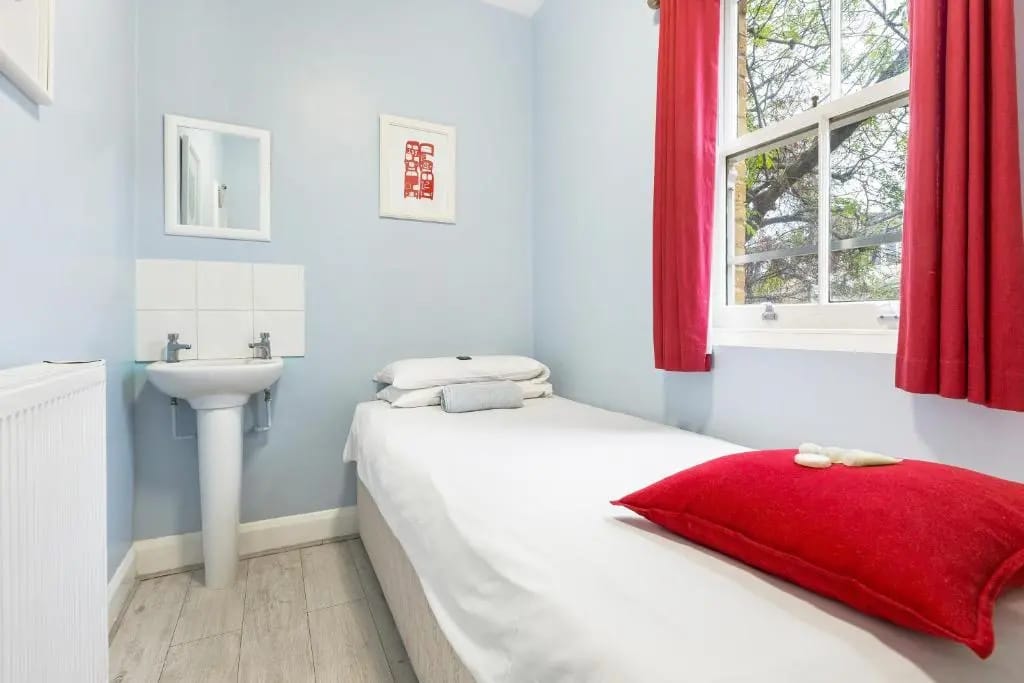 Astor Victoria Hostel — 4