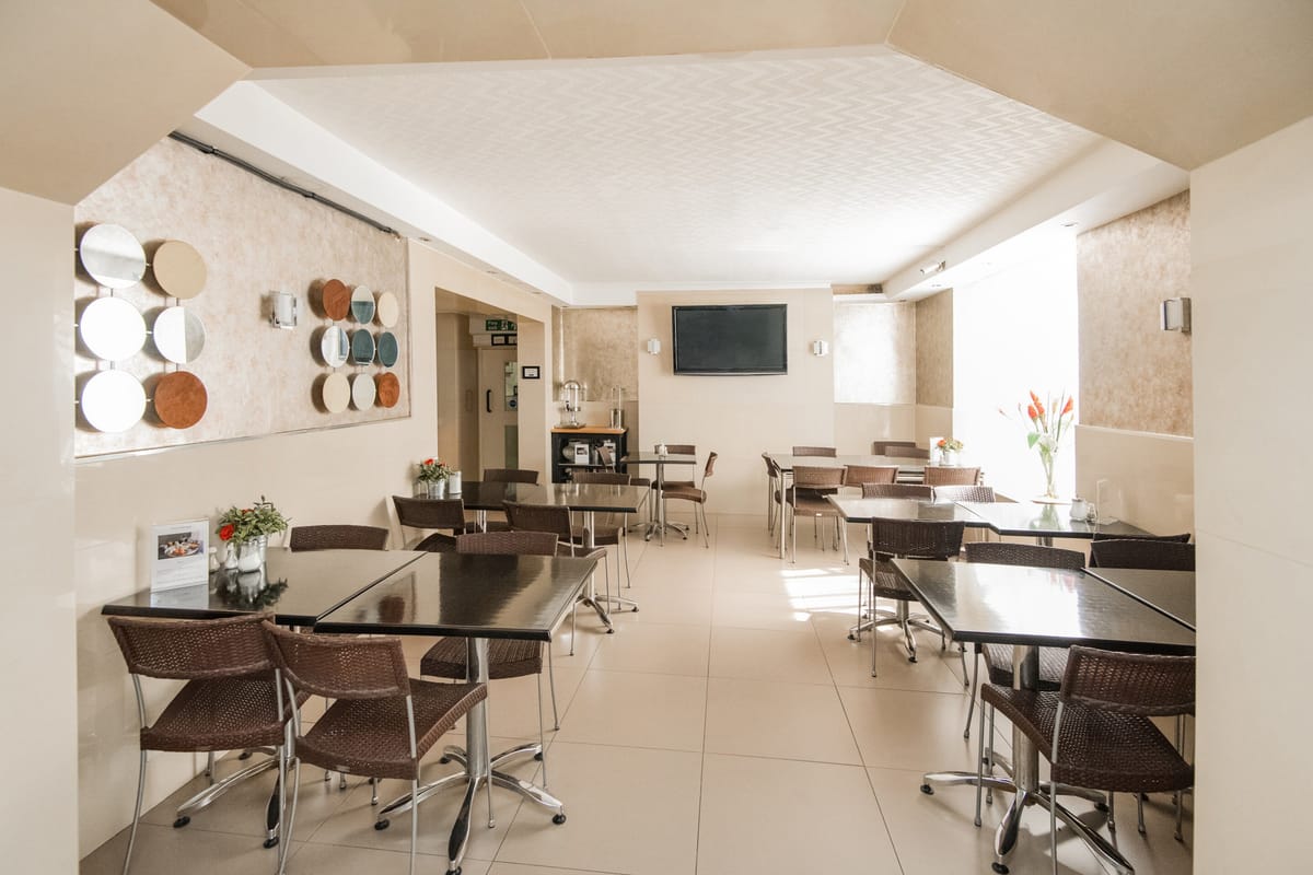 Huttons Hotel — 5