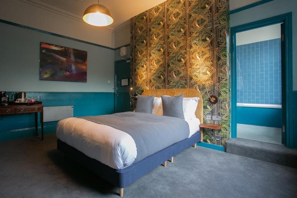 The Ship Rooms Hotel - London — 2