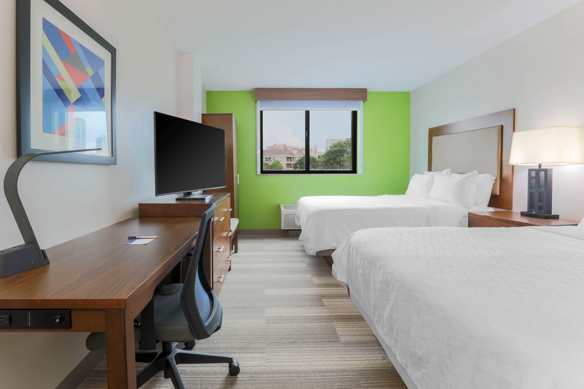 Holiday Inn Express & Suites Fort Worth Downtown by IHG — 1