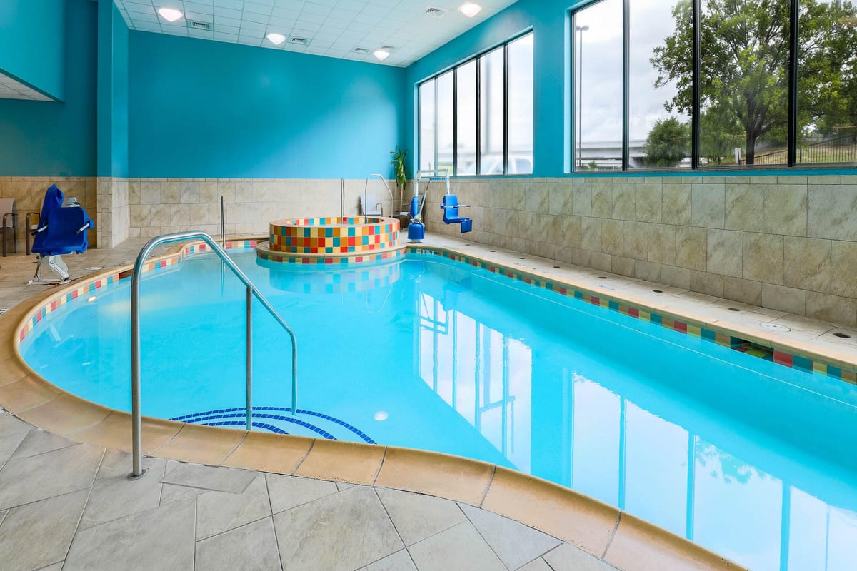 Holiday Inn Express & Suites Fort Worth Downtown by IHG — 3