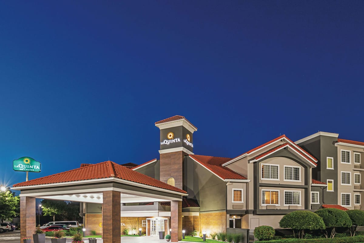 La Quinta Inn & Suites by Wyndham Fort Worth North — 1