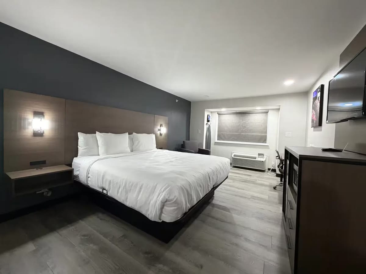Quality Inn & Suites Fort Worth North - Haltom City — 1