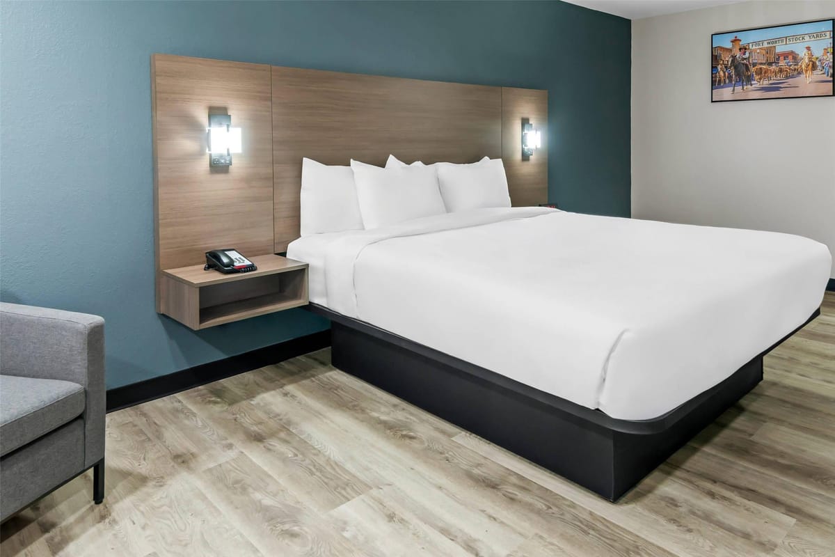 Quality Inn & Suites Fort Worth North - Haltom City — 2