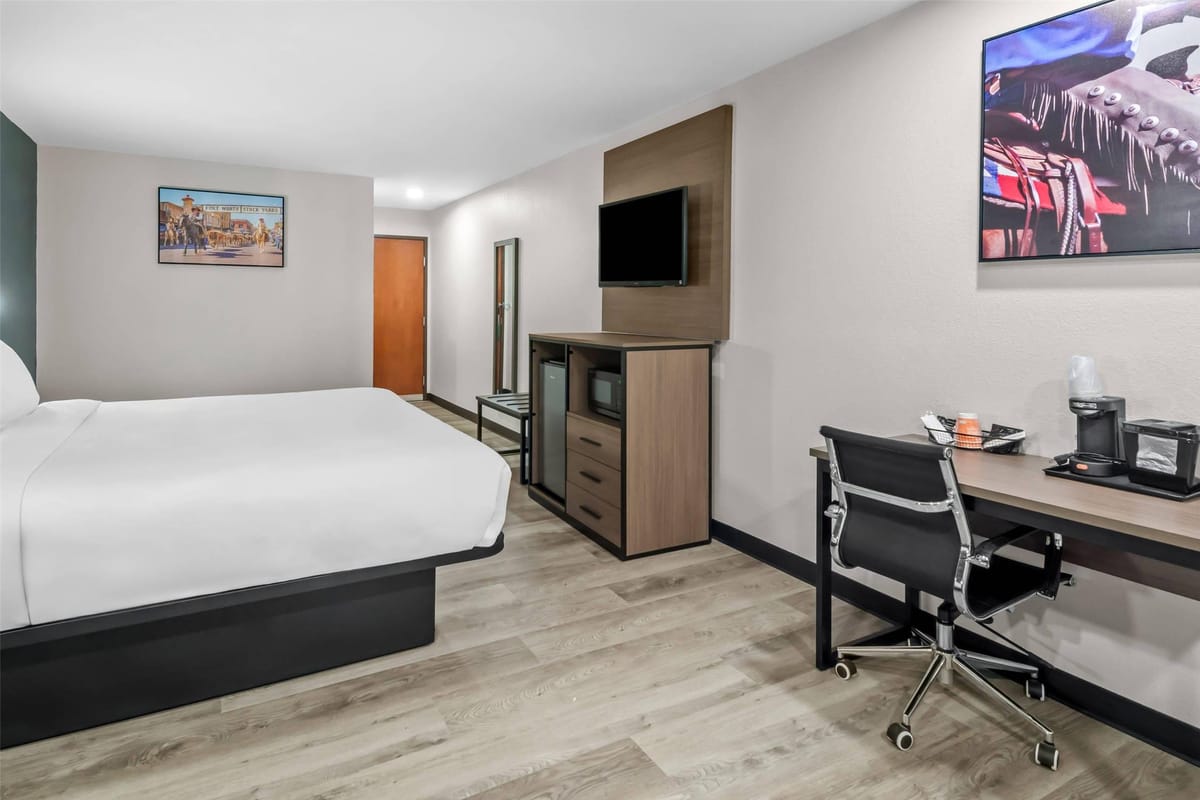 Quality Inn & Suites Fort Worth North - Haltom City — 3