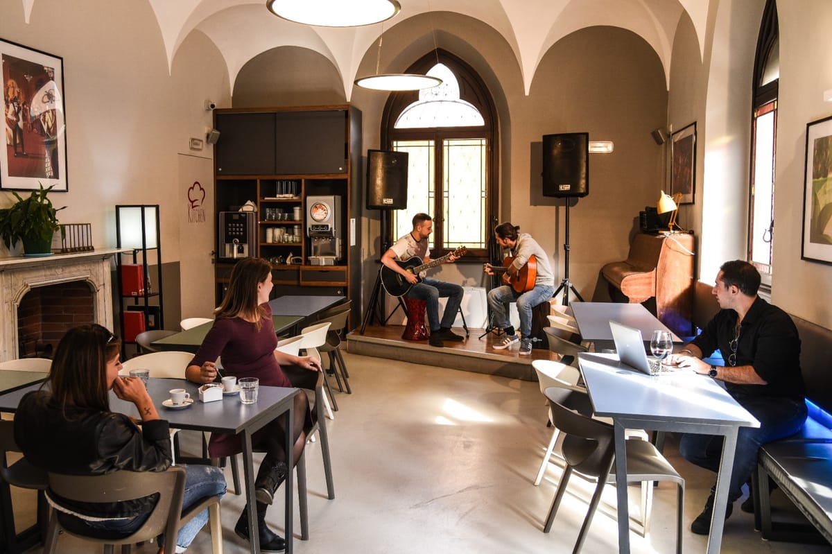 Babila Hostel & Bistrot