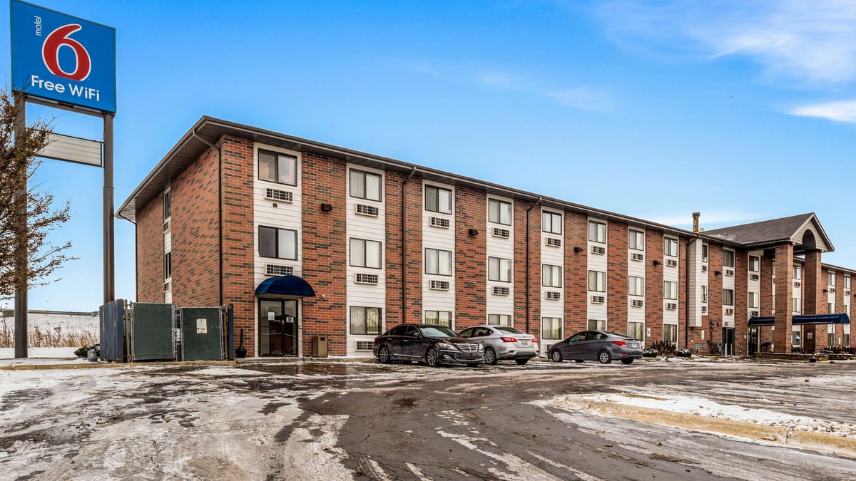 Motel 6 Elk Grove Village, IL — 2