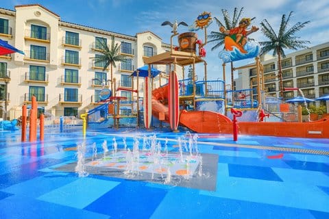 Courtyard by Marriott Anaheim Theme Park Entrance — 2