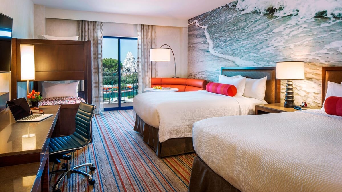 Courtyard by Marriott Anaheim Theme Park Entrance — 4