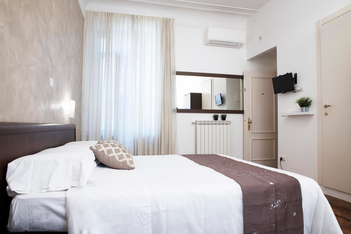 Hotel Capri — 2