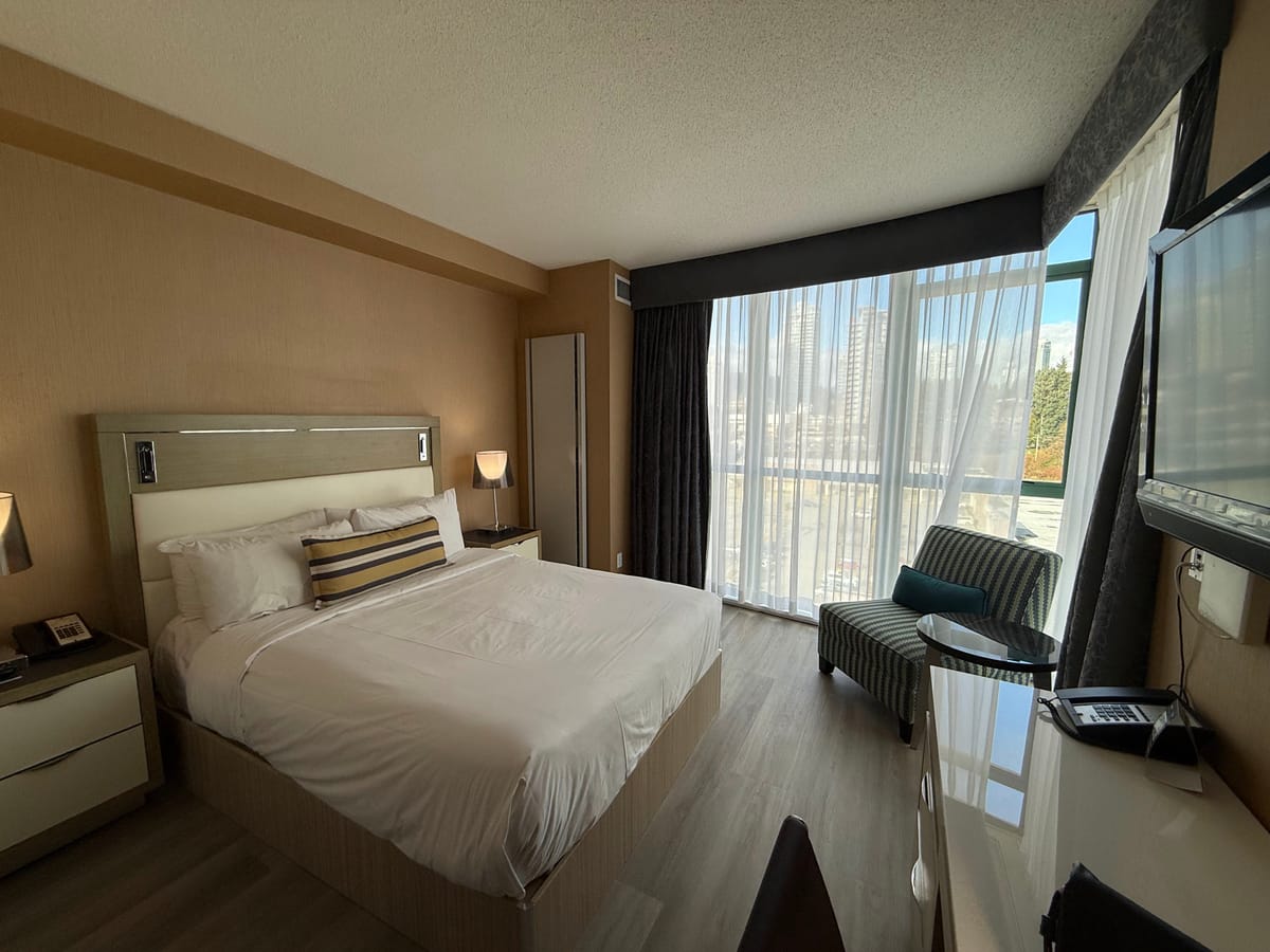 Executive Plaza Hotel Coquitlam — 2