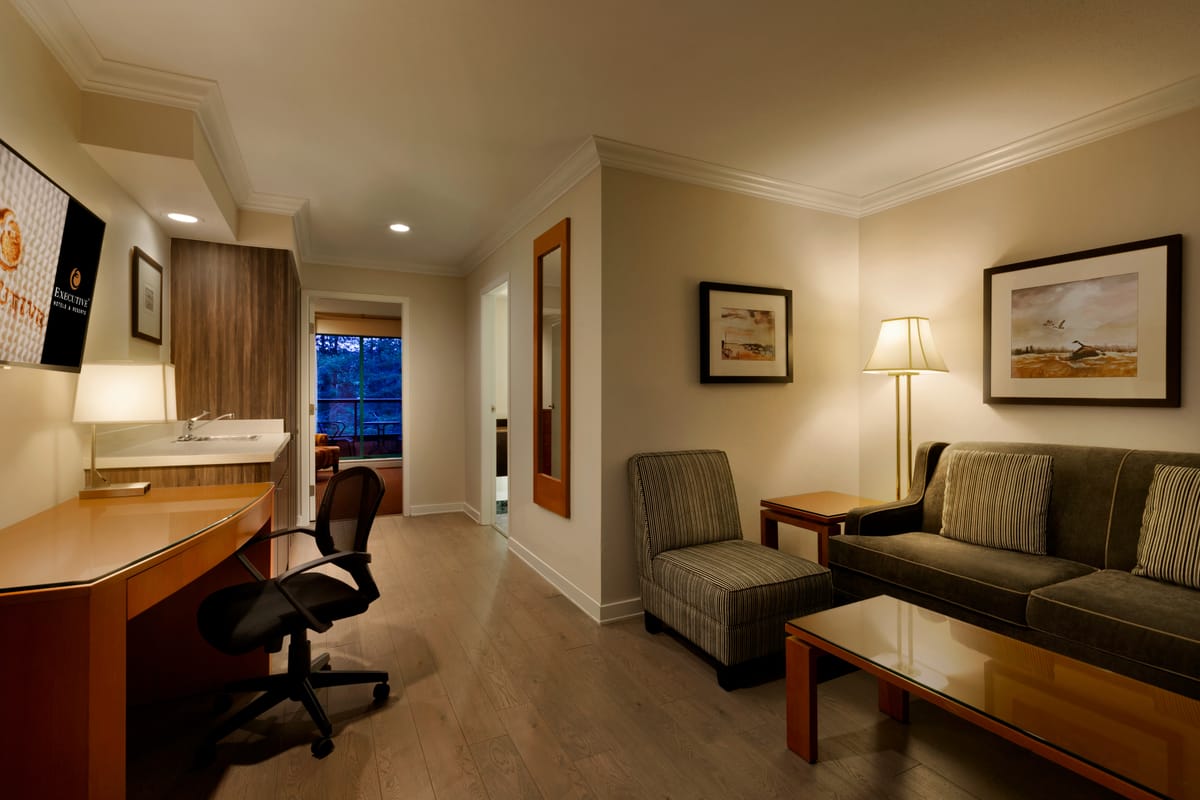 Executive Suites Hotel and Conference Centre Metro Vancouver — 1
