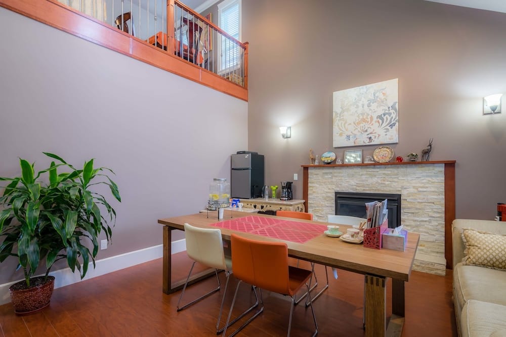 Vancouver Yuelai Guesthouse — 2