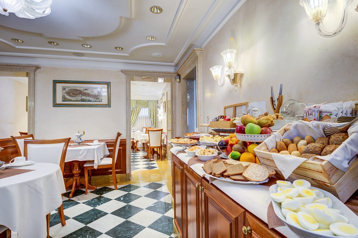 Hotel Antiche Figure — 3