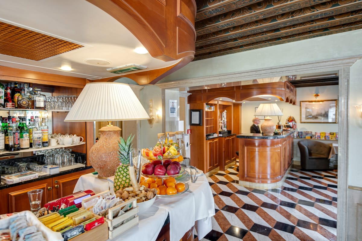 Hotel Antiche Figure — 5