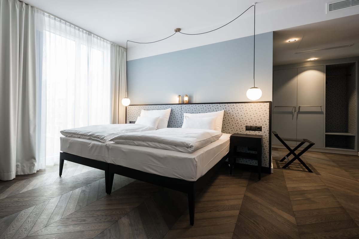 Hotel Caroline — 1